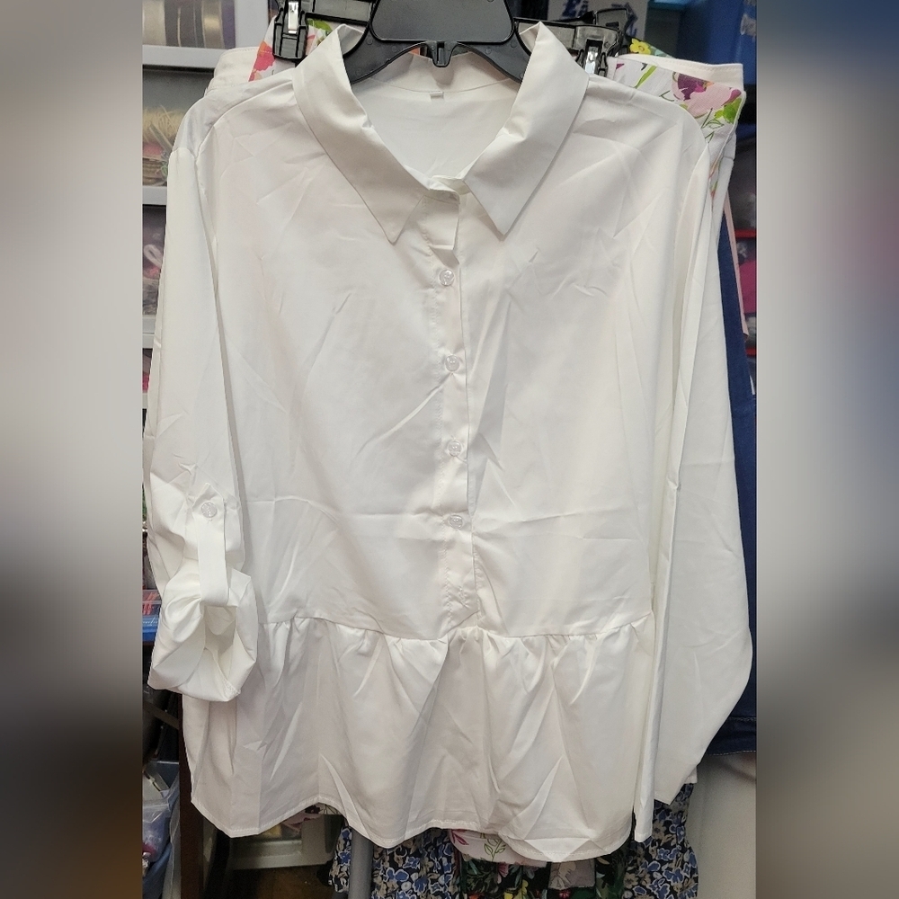 White Button Front To Skirted Hem Collared Top 2XL